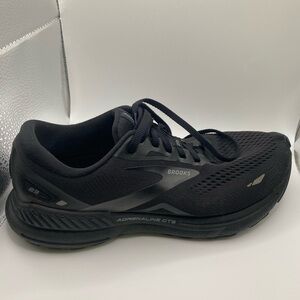 Brooks Adrenaline GTS 23 women’s size 7